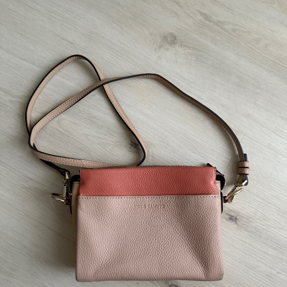 Vince Camuto Handbags - Vince Camuto cross bag